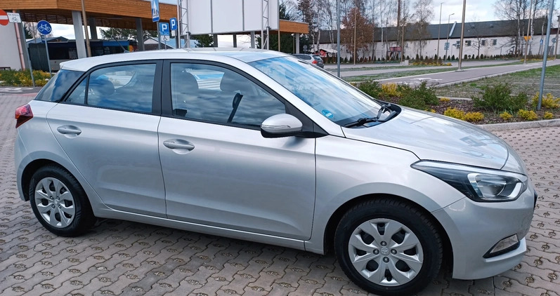 Hyundai i20 cena 37900 przebieg: 47000, rok produkcji 2017 z Dzierżoniów małe 379